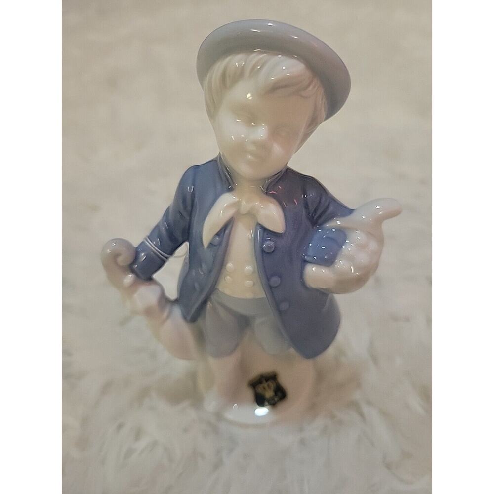 Golden Crown ER Boy with Basket Figurine 5727 Gerold Porzellan Bavaria Germany